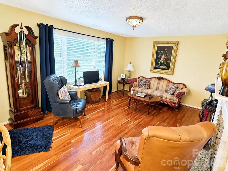 2925 4th Street Drive Ne, Hickory, NC 28601 - #3