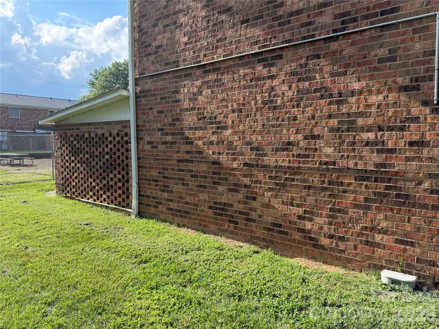 155 NW 17th Street Nw #F1, Hickory, NC 28601 - #2