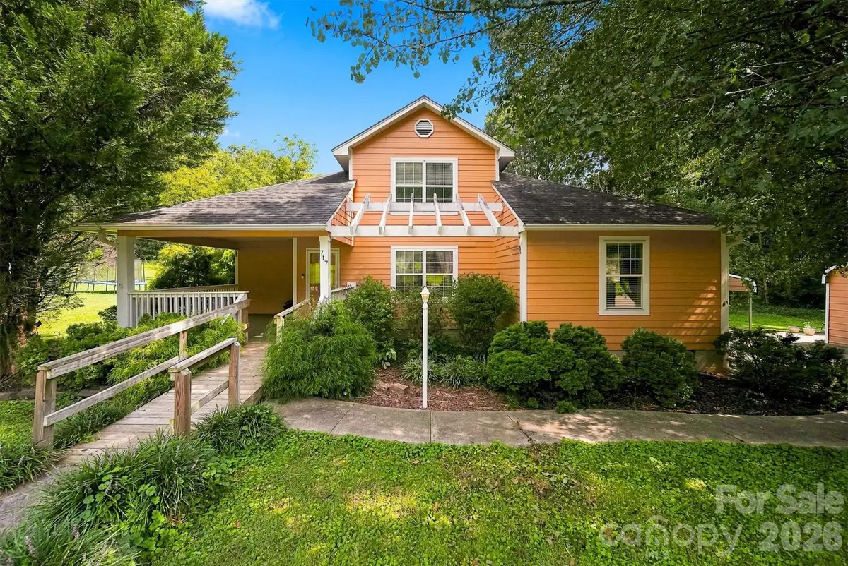 717 2nd Street Place Sw, Conover, NC 28613 - #1