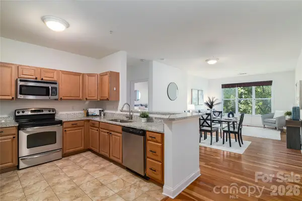 1000 E Woodlawn Road #217, Charlotte, NC 28209