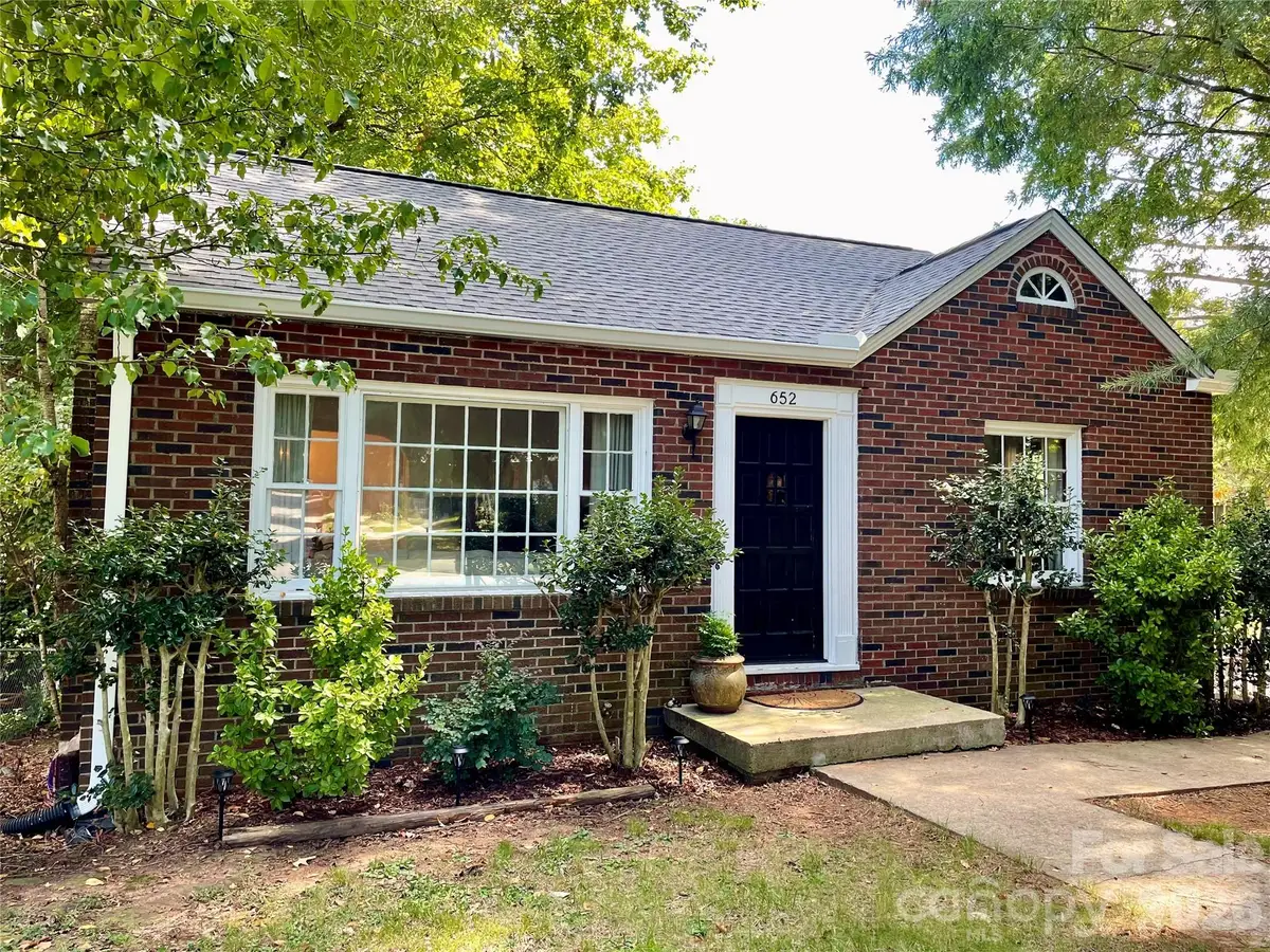652 Davie Avenue, Statesville, NC 28677 - #1
