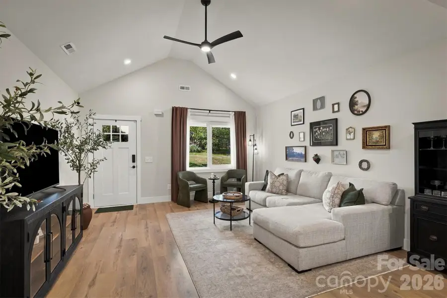 1013 37th Street Sw, Hickory, NC 28602 - #2