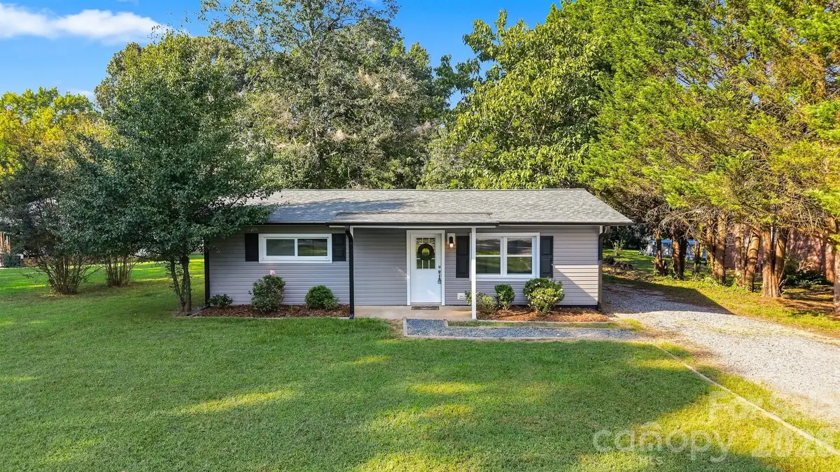 2938 11th Avenue Sw, Hickory, NC 28602 - #1