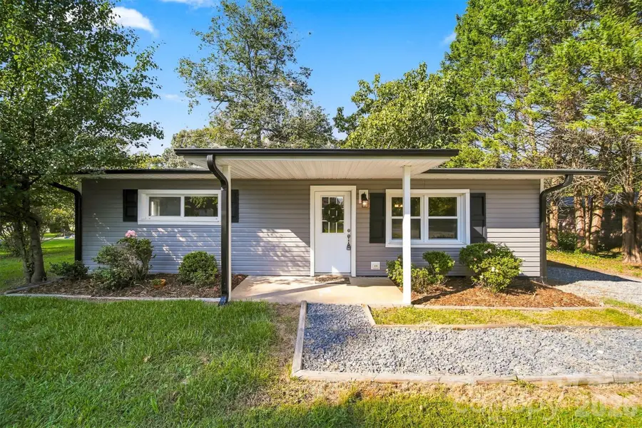 2938 11th Avenue Sw, Hickory, NC 28602 - #2