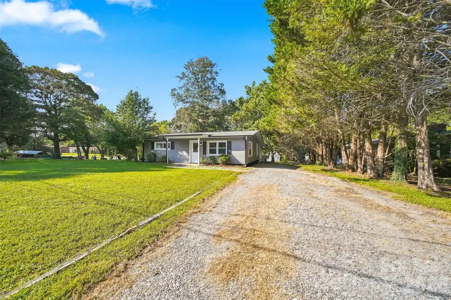 2938 11th Avenue Sw, Hickory, NC 28602 - #3