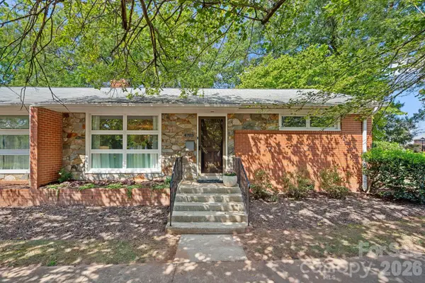 4703 Woodlark Lane, Charlotte, NC 28211