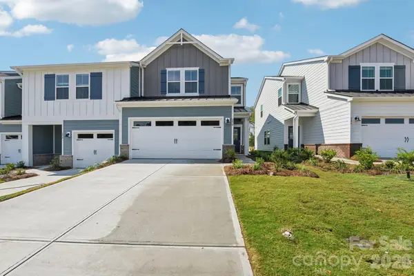 8236 Hidden Springs Trail, Charlotte, NC 28216