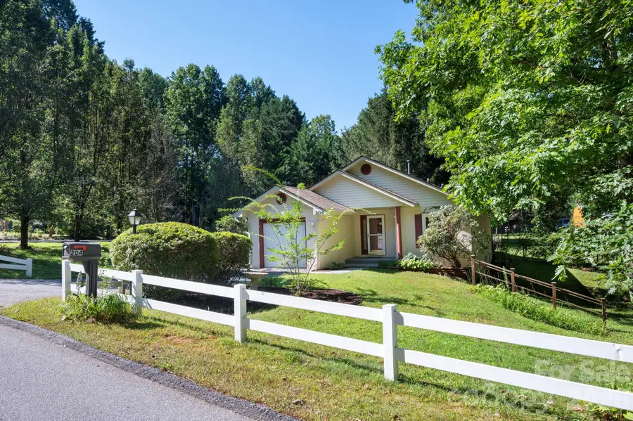 204 Cinnamon Way, Flat Rock, NC 28731 - #2