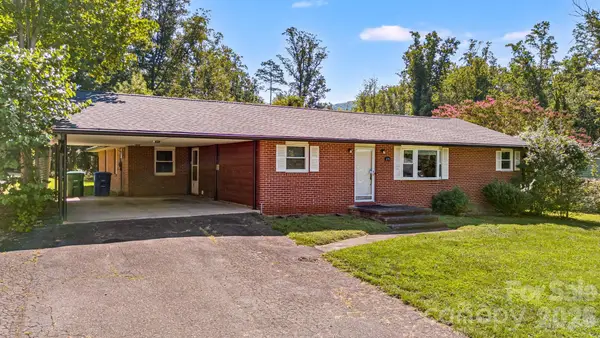 376 School Road E, Asheville, NC 28803