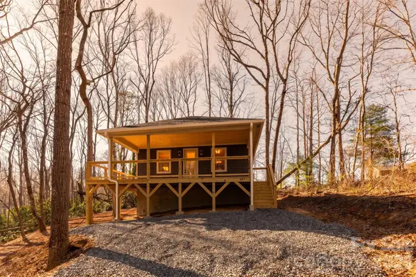 137 E Arbutus Trail, Hendersonville, NC 28792