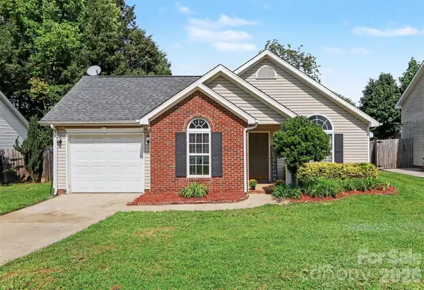 416 Mcginn Grove Drive, Charlotte, NC 28216