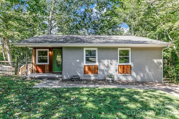 16 Merlin Way, Asheville, NC 28806