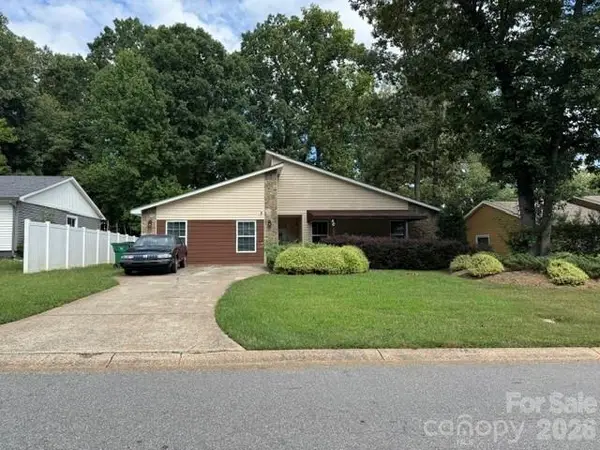 7626 Eastbourne Road, Charlotte, NC 28227