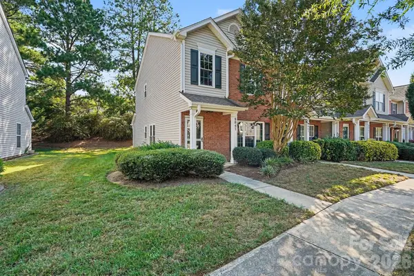 8041 Stoneham Court, Charlotte, NC 28105