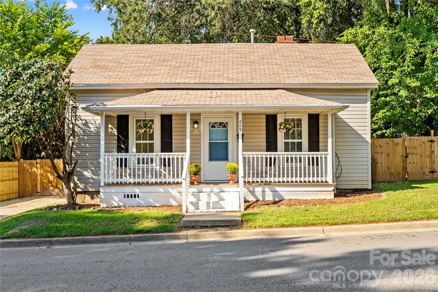 209 E Wilson Avenue, Mooresville, NC 28115 - #2