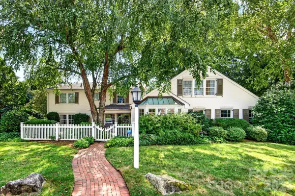 2200 Queens Road E, Charlotte, NC 28207