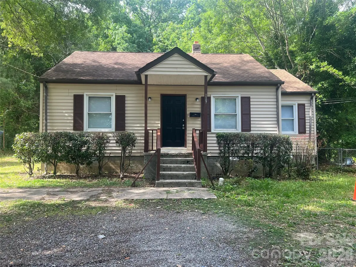 1107 W Davidson Avenue, Gastonia, NC 28052 - #1