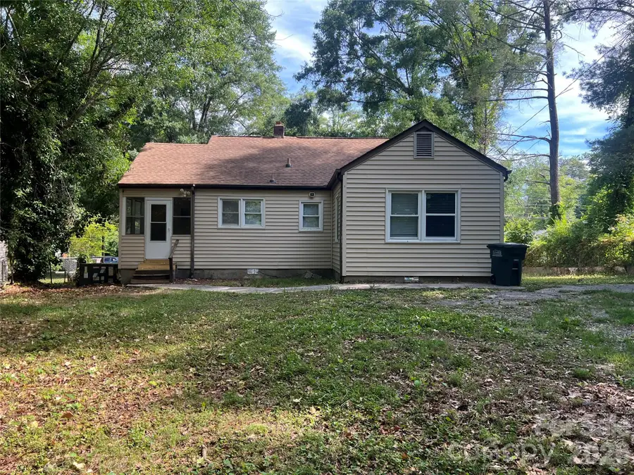 1107 W Davidson Avenue, Gastonia, NC 28052 - #3