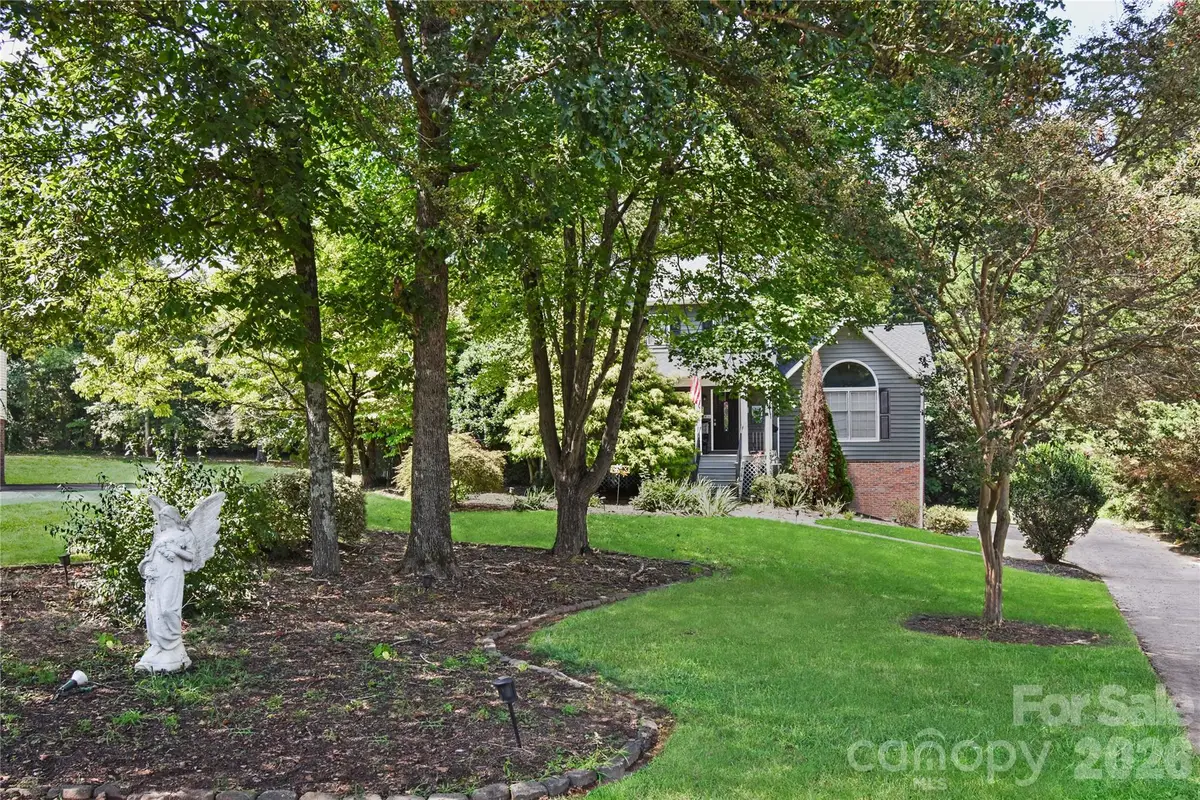 1861 Plaza Drive, Hickory, NC 28602 - #1