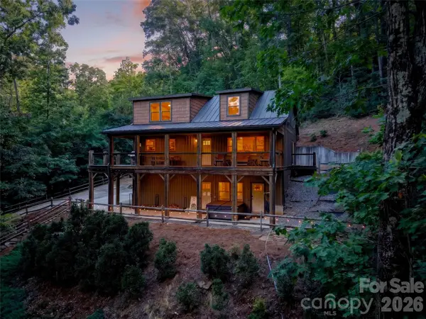 3050 Green River Cove Road, Saluda, NC 28773