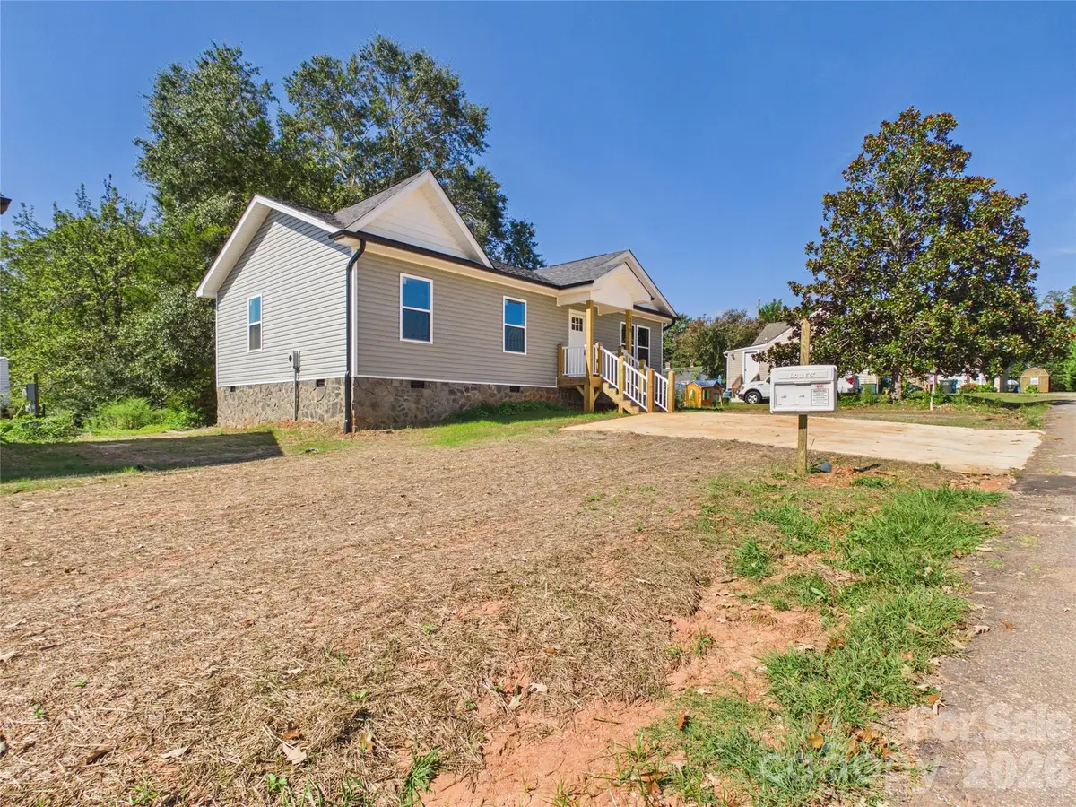 210 22nd Avenue Place Ne, Hickory, NC 28601 - #1