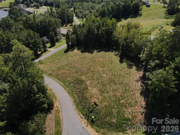 4707 Crystal Falls Avenue, Hickory, NC 28601