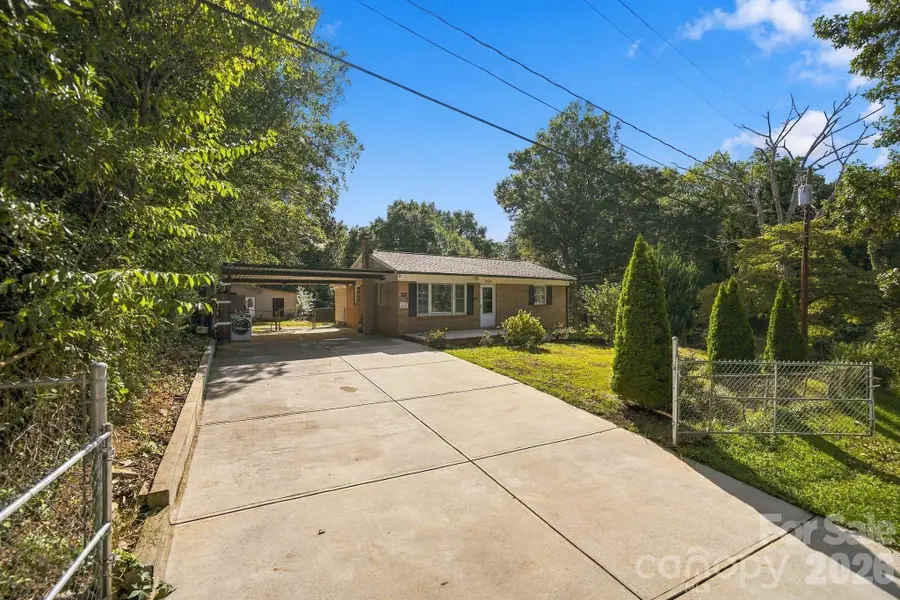 901 Furman Street, Dallas, NC 28034 - #3
