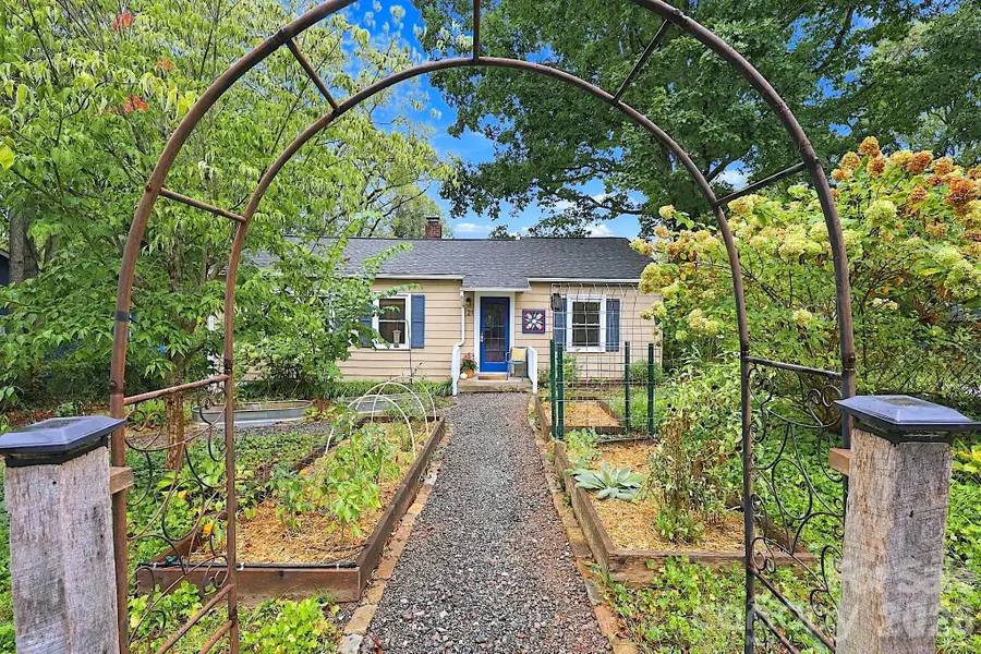 21 Balsam Avenue, Asheville, NC 28806 - #3