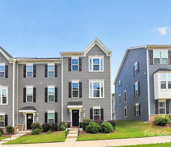 2402 Autumn Olive Lane, Matthews, NC 28104
