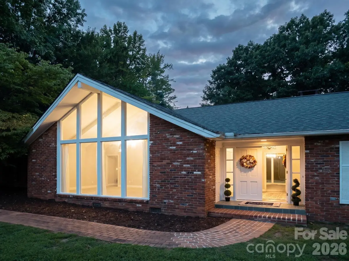 935 Ridgewood Drive Ne, Lenoir, NC 28645 - #1