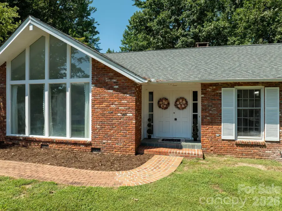 935 Ridgewood Drive Ne, Lenoir, NC 28645 - #3
