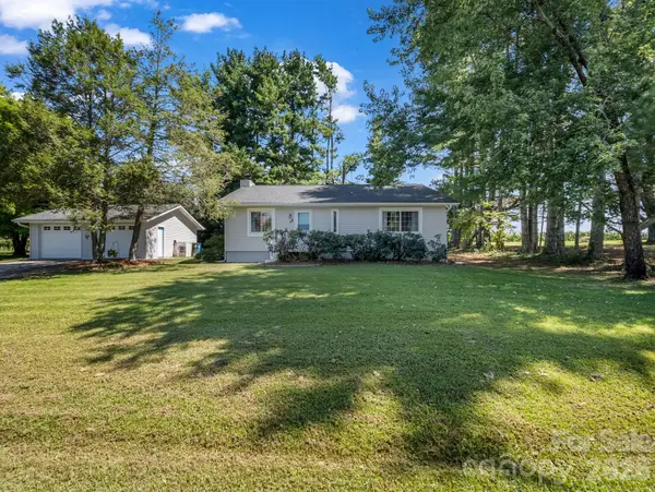 3 Apple Blossom Lane, Hendersonville, NC 28792