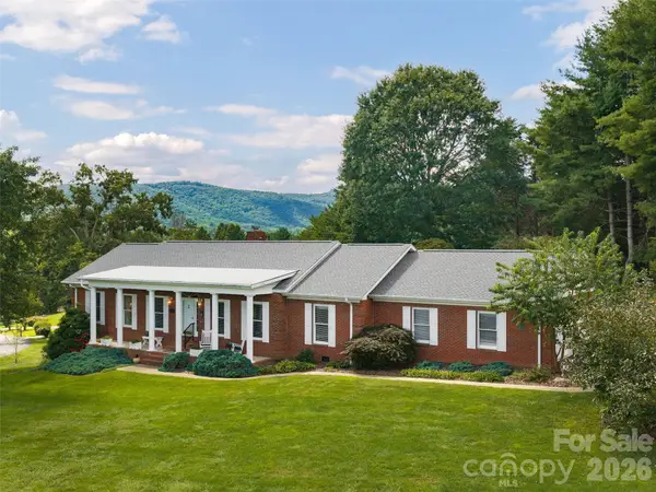 60 Beaumont Drive, Hendersonville, NC 28739