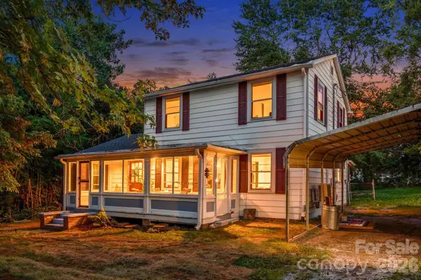 35 Blade Road, Hendersonville, NC 28791
