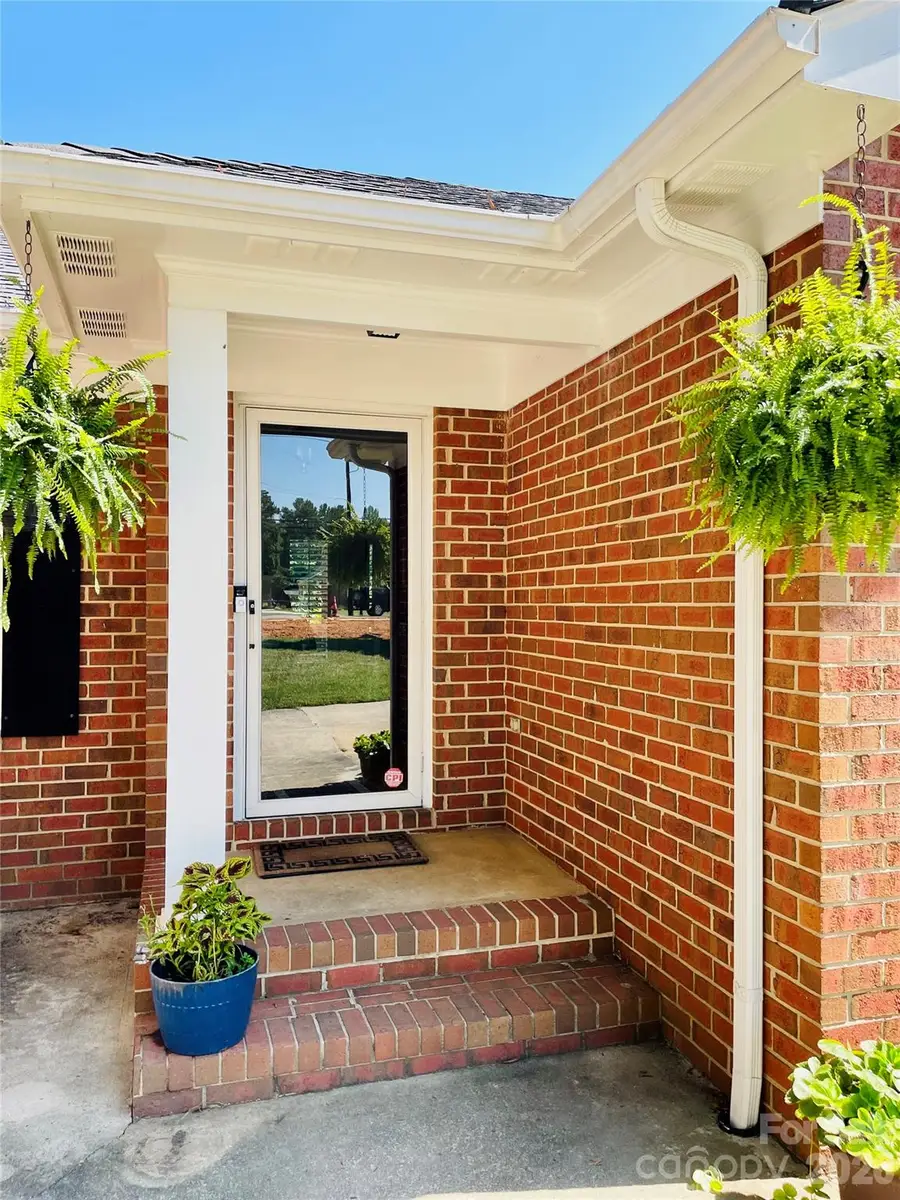 3001 Sunset Road, Charlotte, NC 28216 - #2