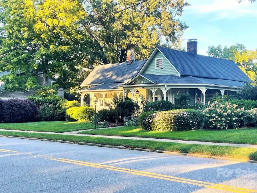364 6th Street Nw, Hickory, NC 28601 - #2