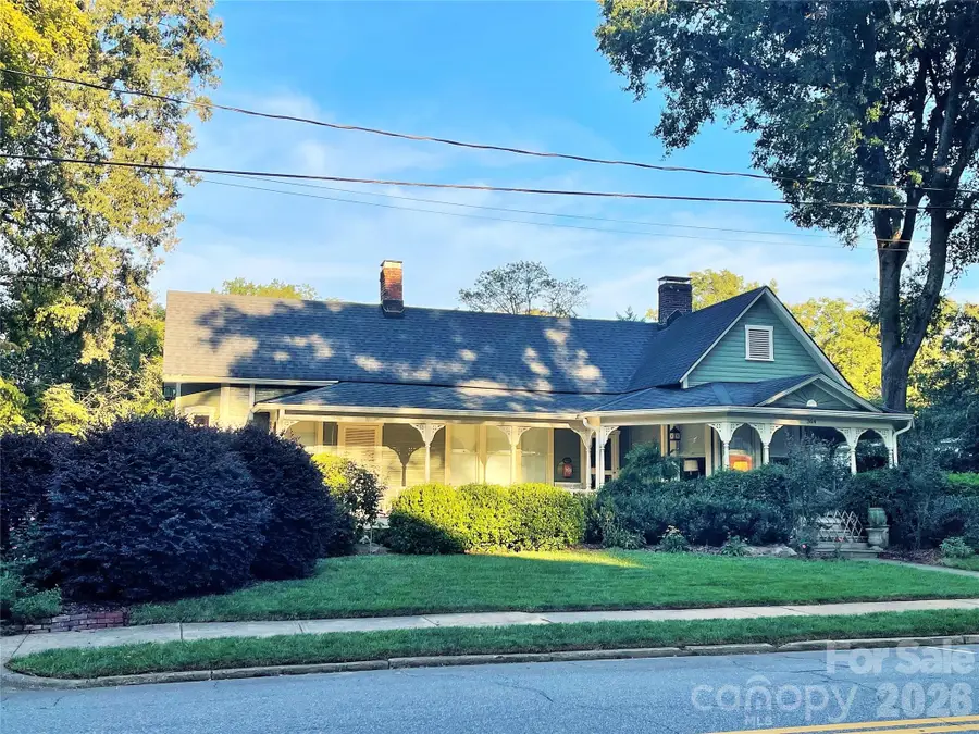 364 6th Street Nw, Hickory, NC 28601 - #3