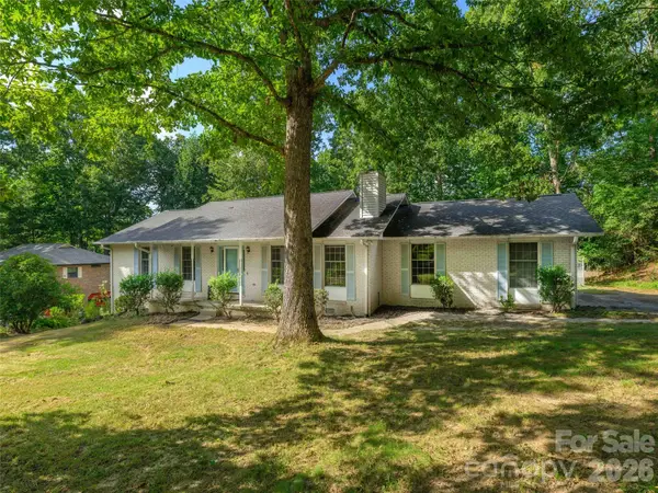 209 Trappers Trail, Hendersonville, NC 28739