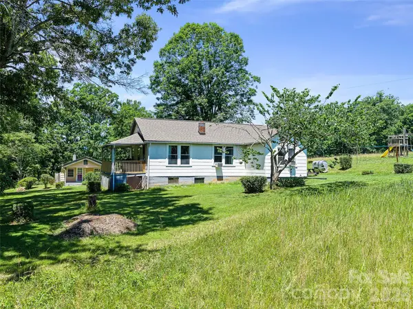 1125 & 1127 Glenn Bridge Road Se, Arden, NC 28704