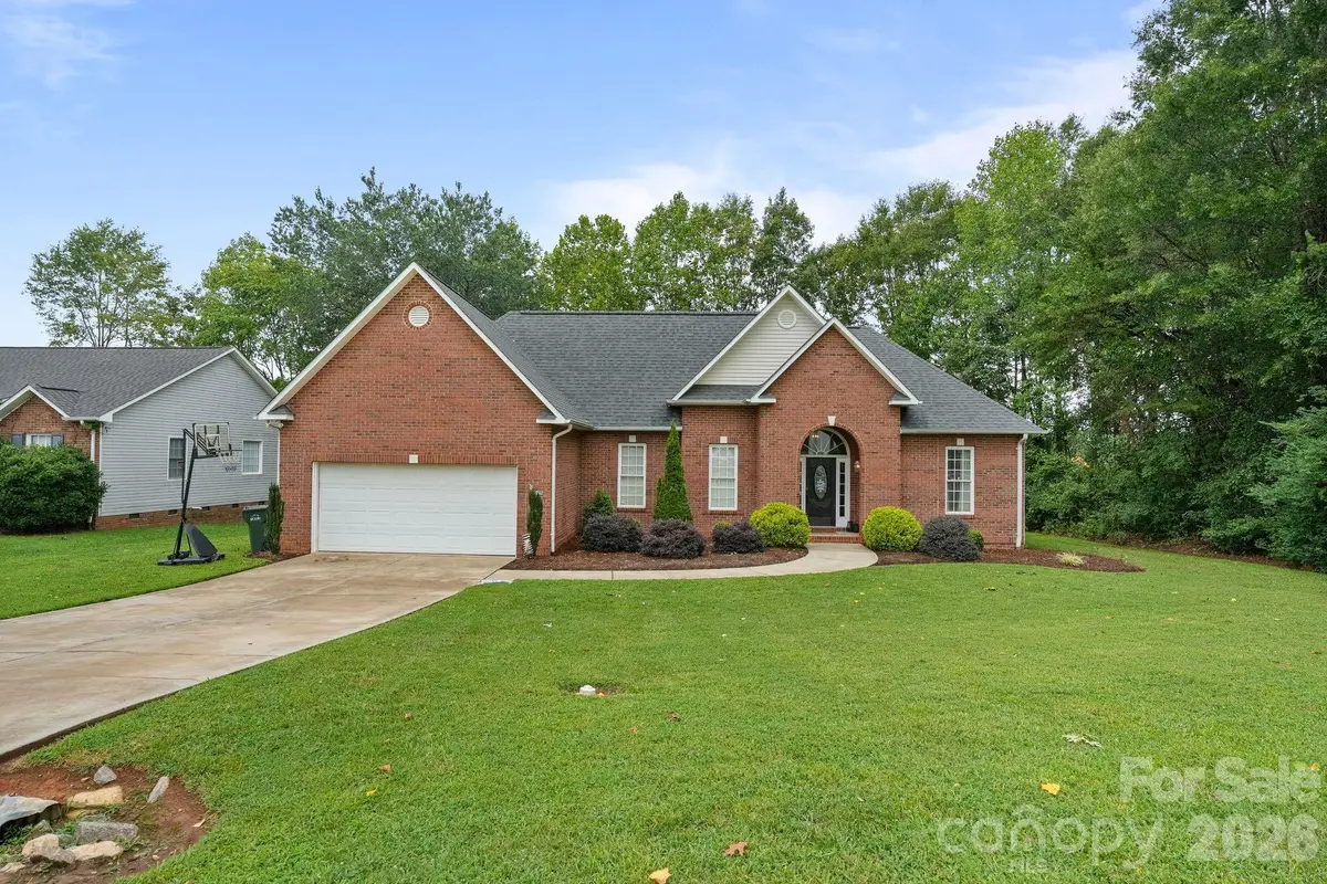 2925 24th Street Drive Ne, Hickory, NC 28601 - #1