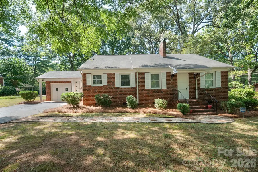 419 1st Avenue N, Conover, NC 28613 - #2