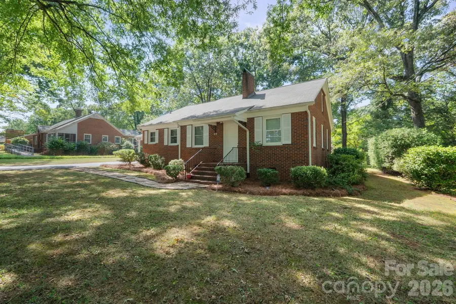 419 1st Avenue N, Conover, NC 28613 - #3