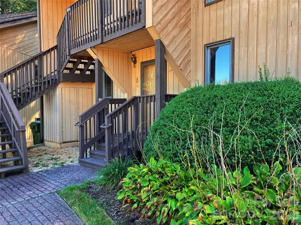 51 Pebble Creek Drive, Asheville, NC 28803