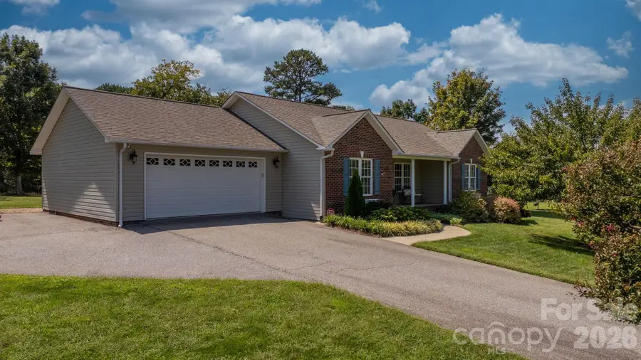4391 33rd Street Lane Ne, Hickory, NC 28601 - #3