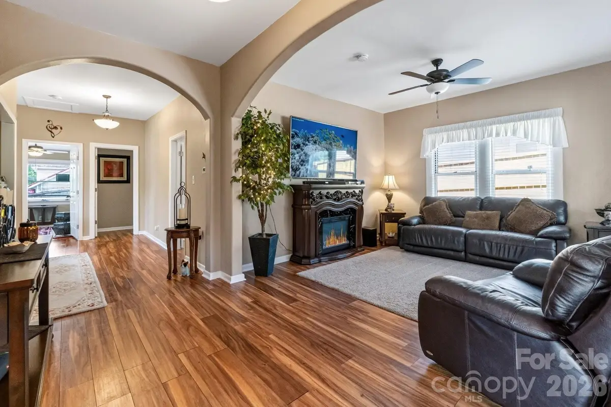 448 1st Street Sw, Hickory, NC 28602 - #1