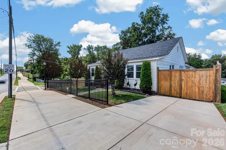 448 1st Street Sw, Hickory, NC 28602 - #3
