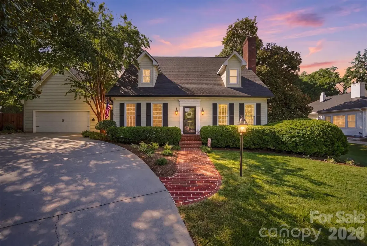 114 6th Avenue Ne, Hickory, NC 28601 - #1