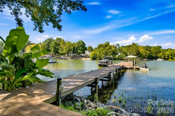 8172 Malibu Pointe Lane, Denver, NC 28037