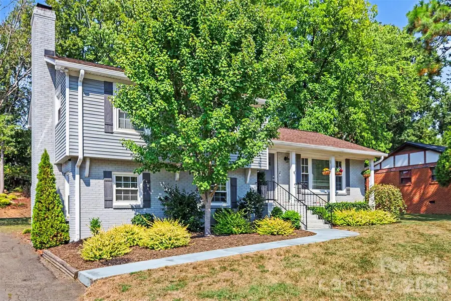 5621 Alanhurst Place, Charlotte, NC 28217 - #2