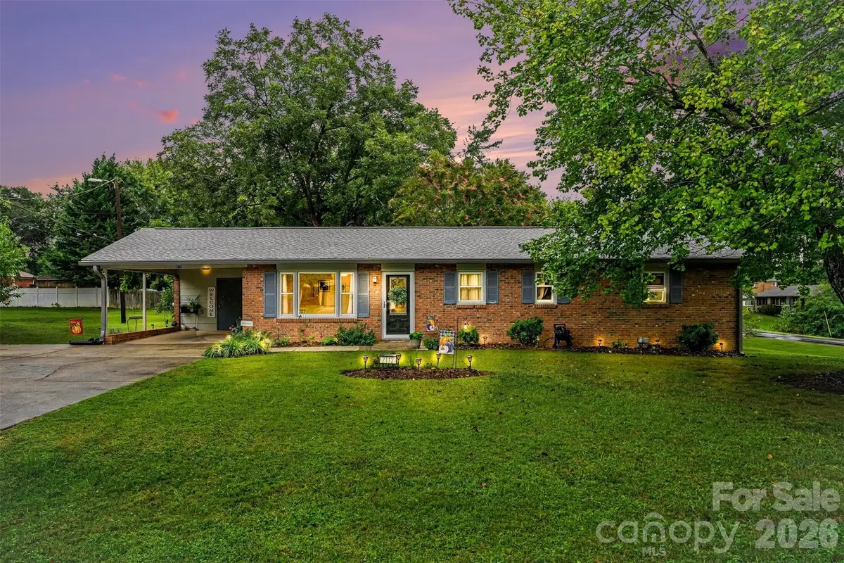 2712 33rd Avenue Ne, Hickory, NC 28601 - #1